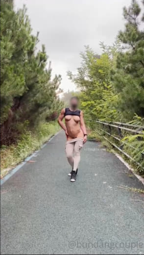 【2023_02_24】Video_of_the_process_of_undressing_outside_🎥.m4v